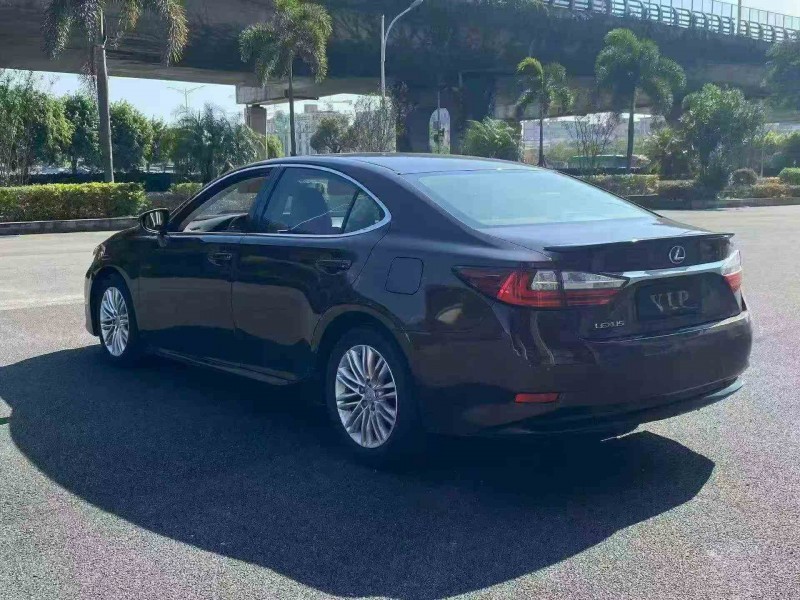 龍巖16年雷克薩斯ES7