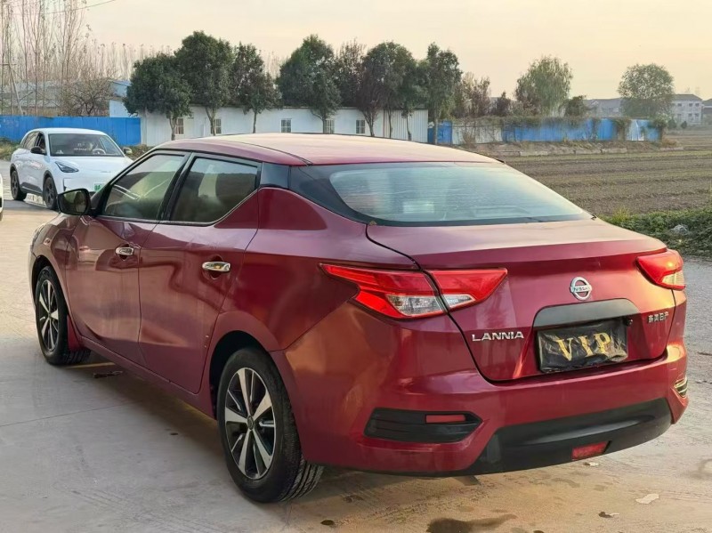 新乡15年日产蓝鸟8