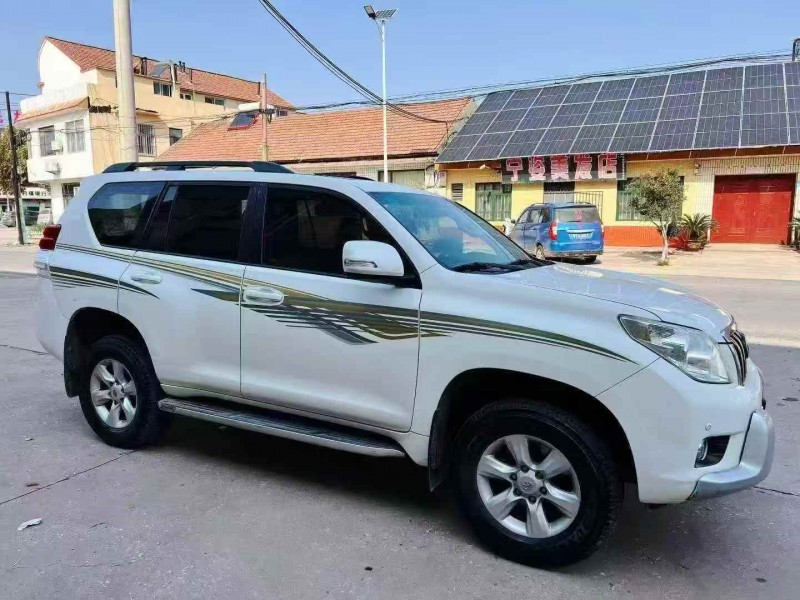 济宁10年丰田普拉多3