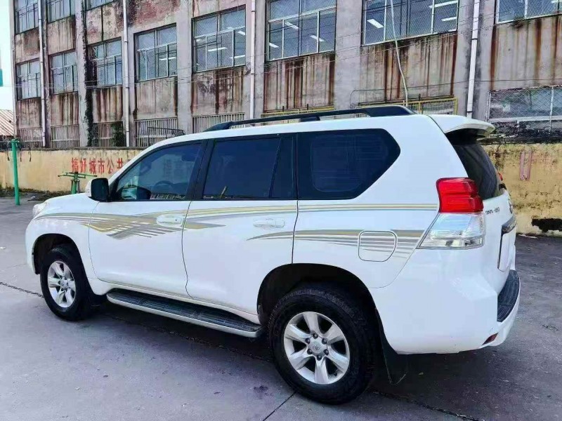 济宁10年丰田普拉多7