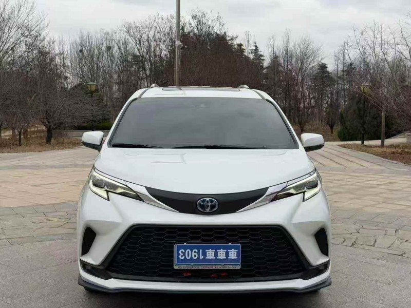 济宁24年丰田格瑞维亚1