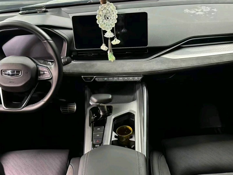 成都23年吉利星瑞5