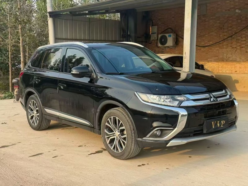 新乡18年三菱欧蓝德2