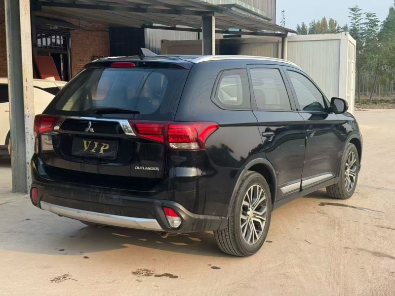 新乡18年三菱欧蓝德8