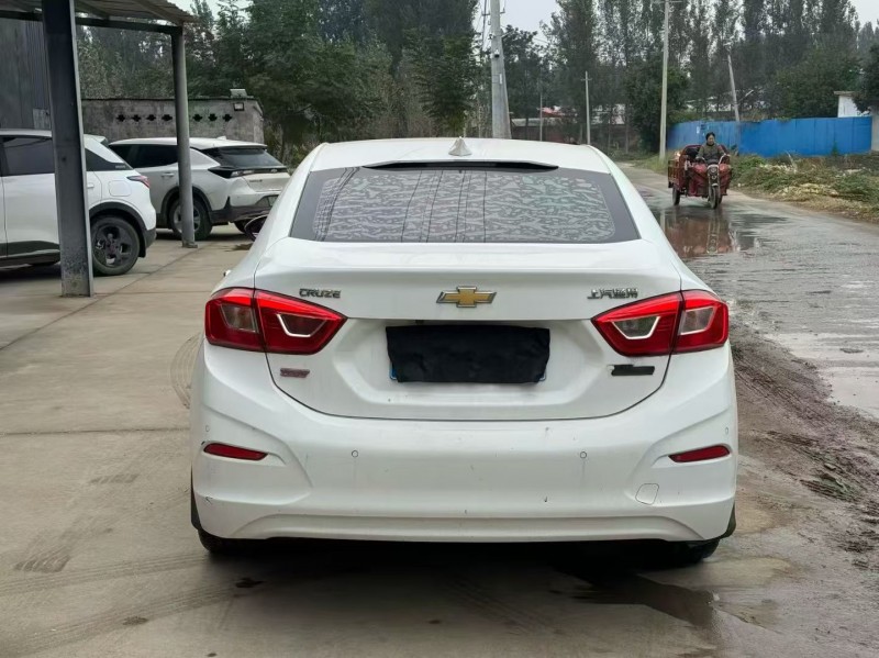 新乡18年雪佛兰科鲁兹9