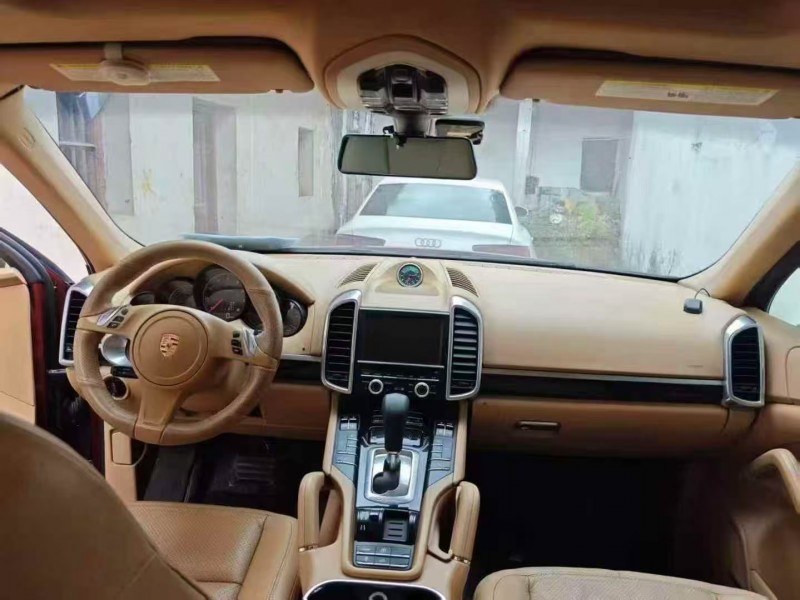 广州14年保时捷卡宴6