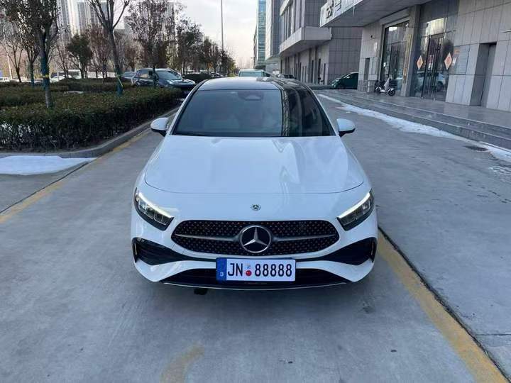 济宁23年奔驰A1