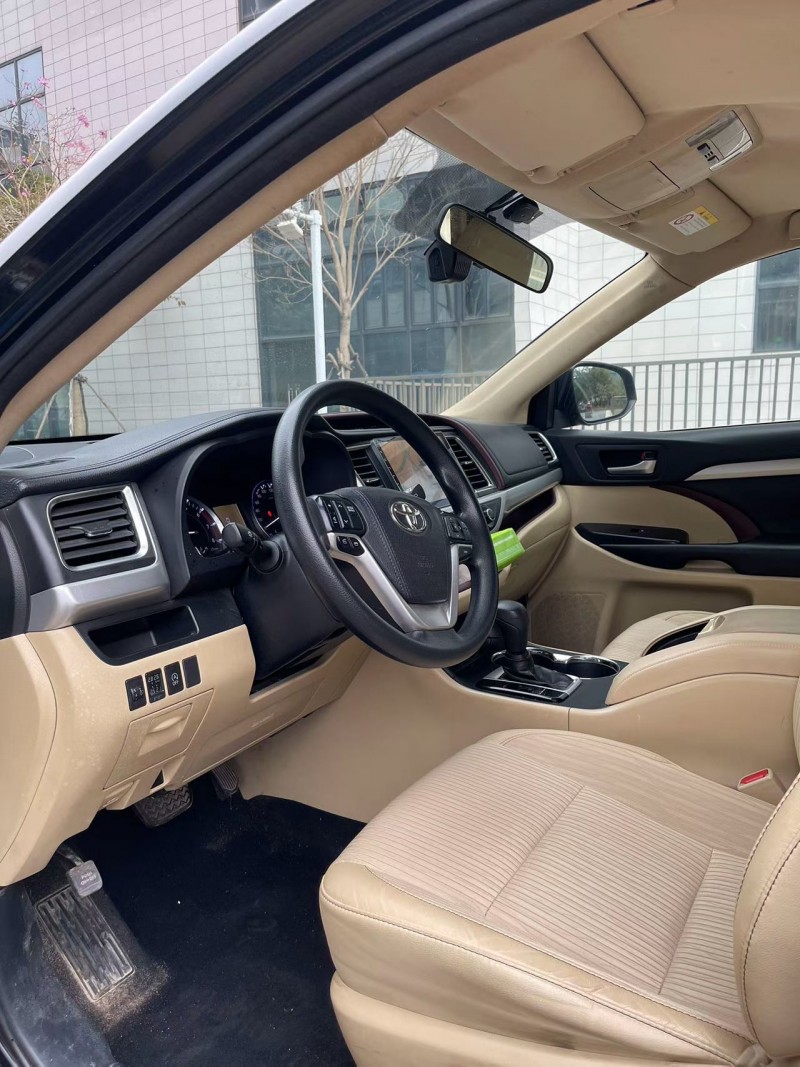 佛山17年丰田汉兰达4