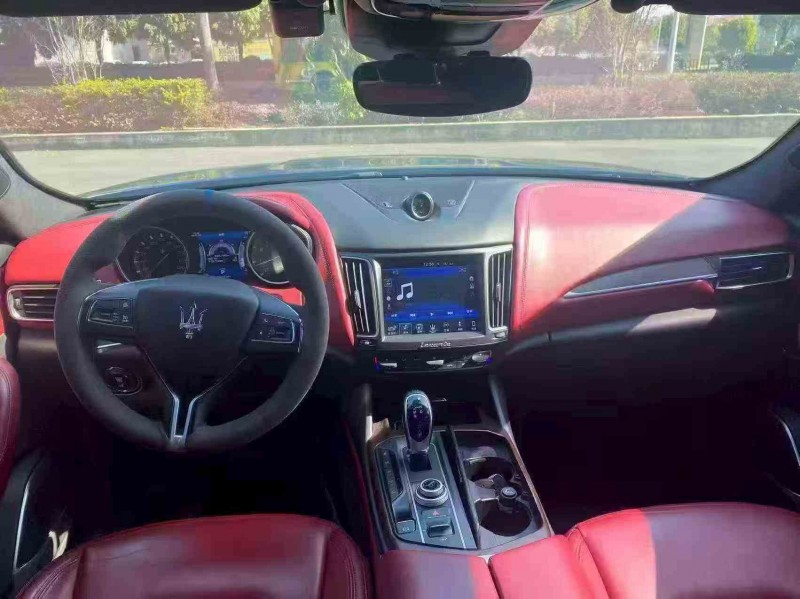 南平17年玛莎拉蒂Levante6