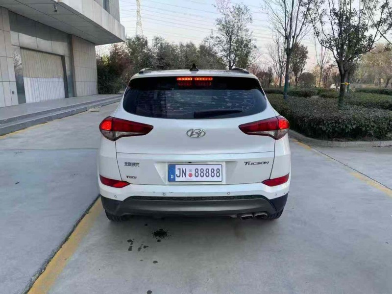 济宁18年现代途胜9