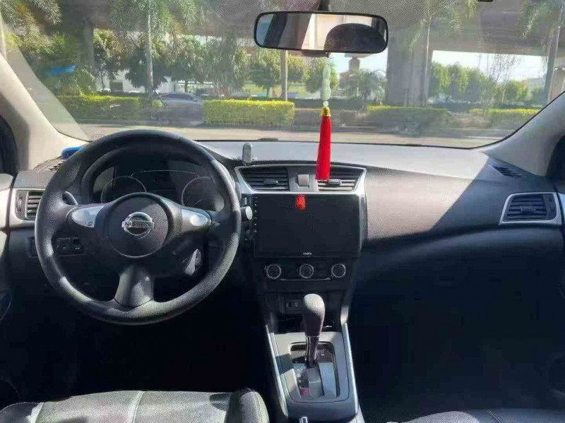 龙岩23年日产轩逸5