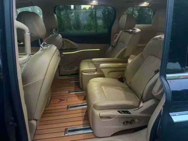 济宁23年岚图汽车梦想家6