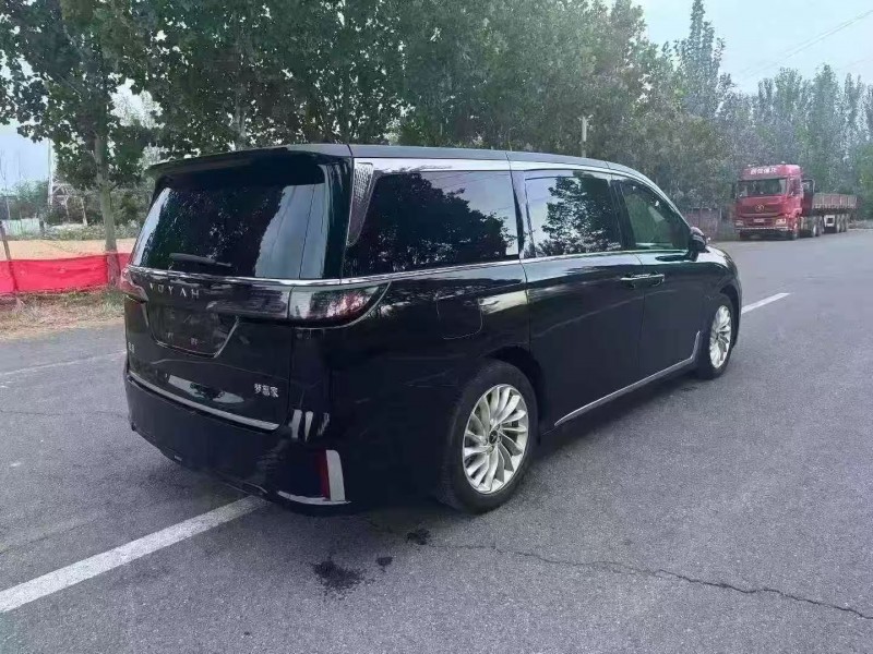 济宁23年岚图汽车梦想家7