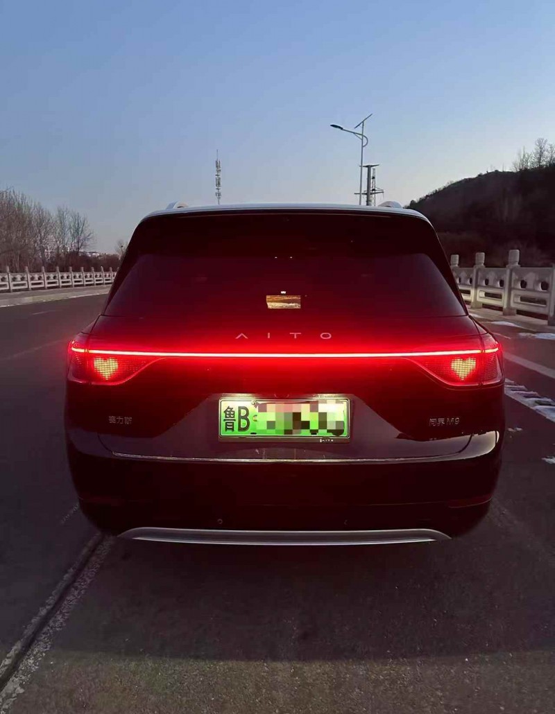 济宁24年华为智选问界8