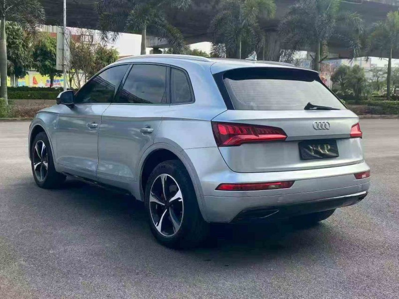 龙岩19年奥迪Q58