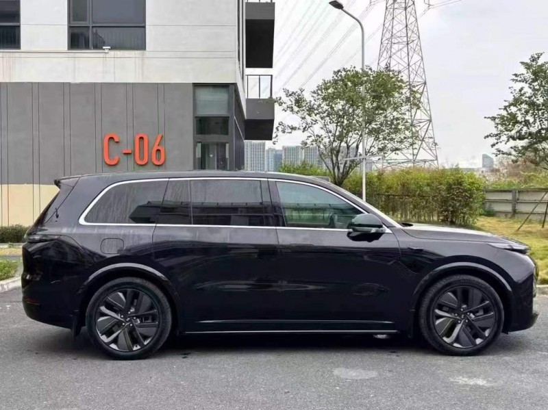 广州23年理想L97