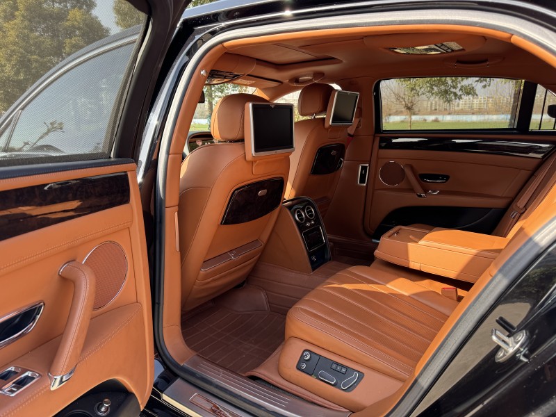 盐城16年宾利飞驰7