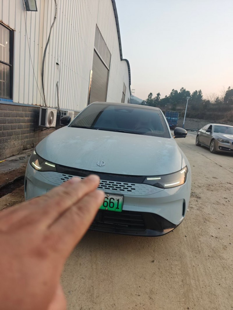 长沙24年零跑汽车C011