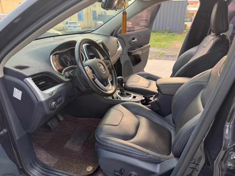 徐州17年Jeep自由光4