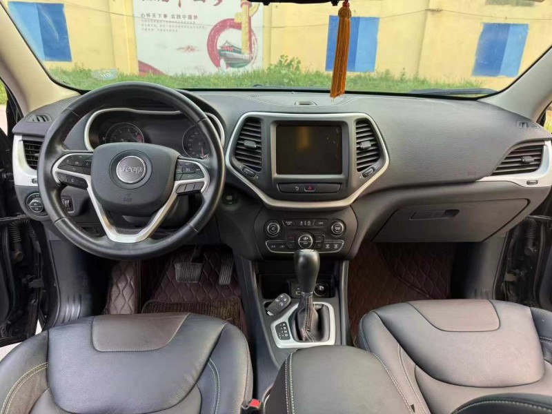 徐州17年Jeep自由光6