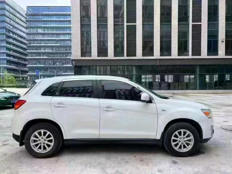 广州16年三菱劲炫5