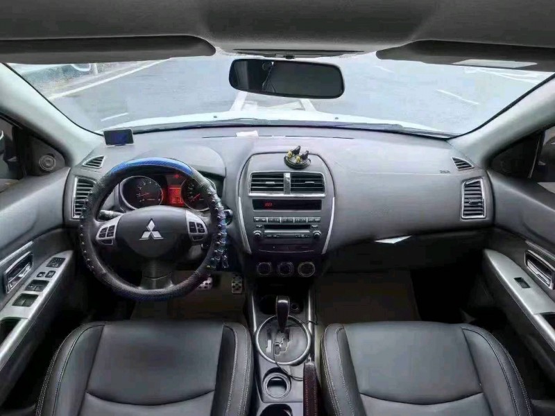 广州16年三菱劲炫8