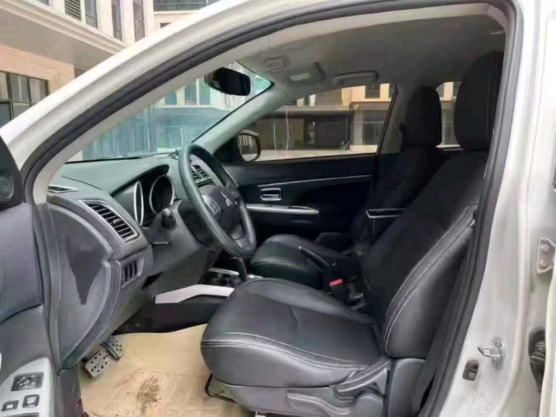 广州16年三菱劲炫9