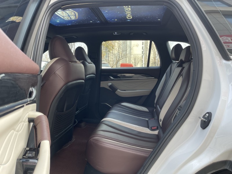 濟寧22年吉利星越6