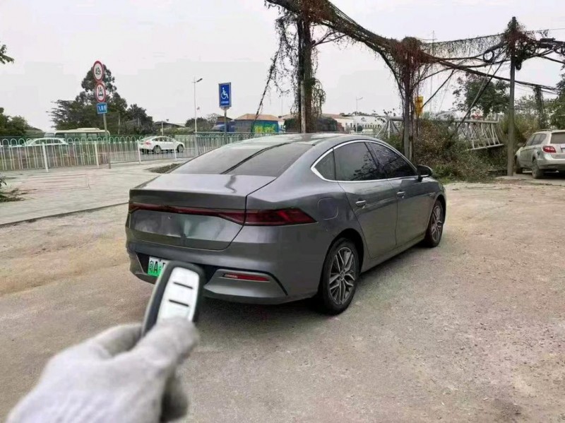 广州22年比亚迪秦3