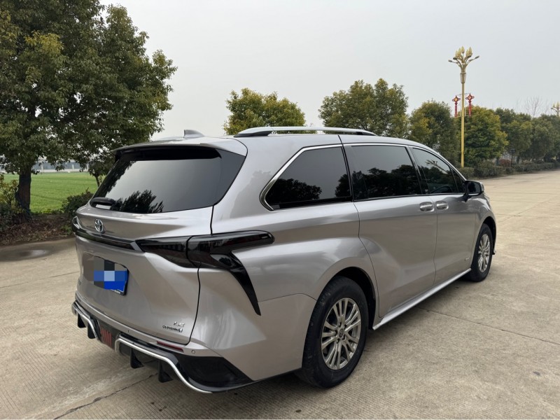 盐城22年丰田塞纳4