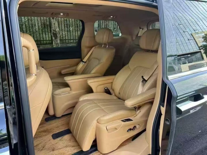 广州24年岚图汽车梦想家4