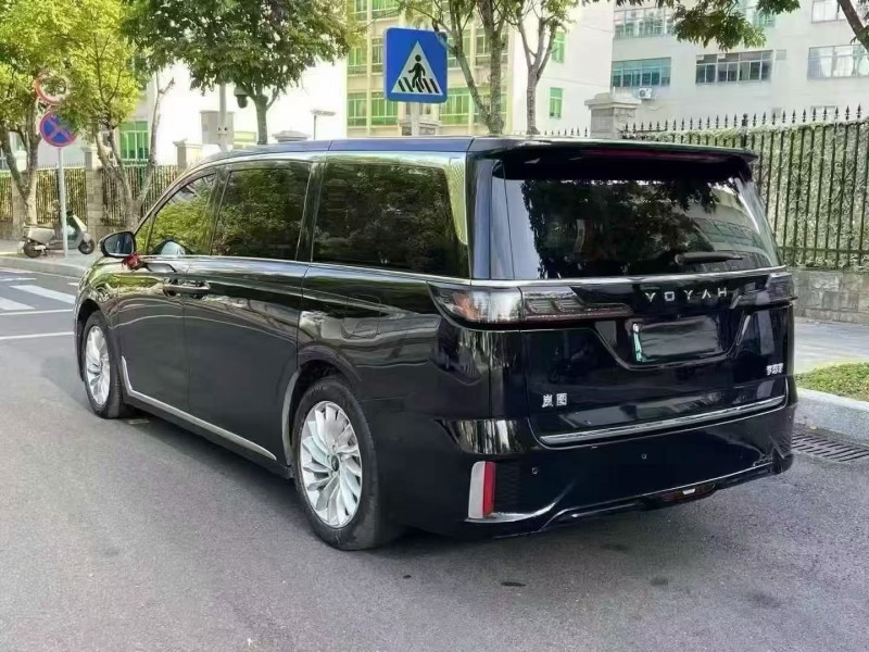 广州24年岚图汽车梦想家7