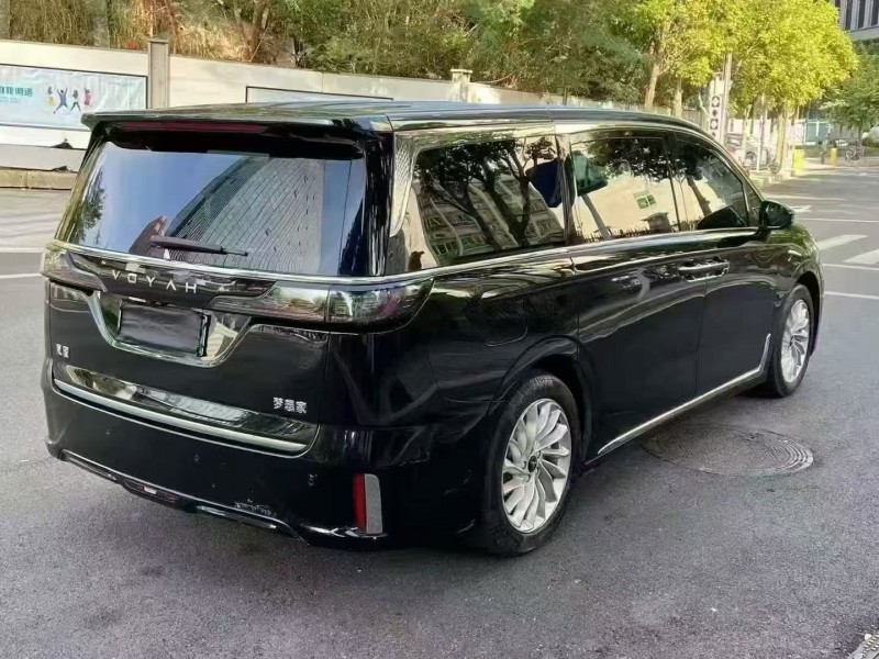 广州24年岚图汽车梦想家8