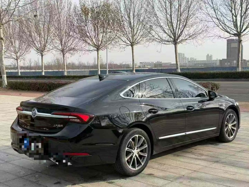 青岛21年别克君越8