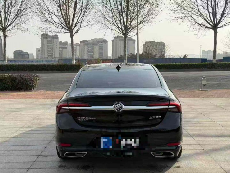 青岛21年别克君越9