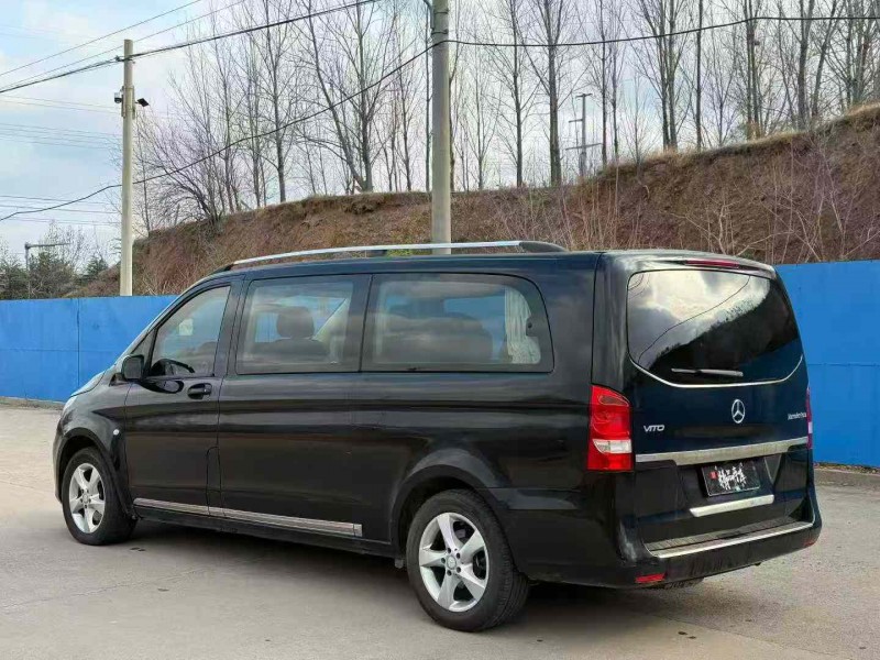 青岛18年奔驰威霆7