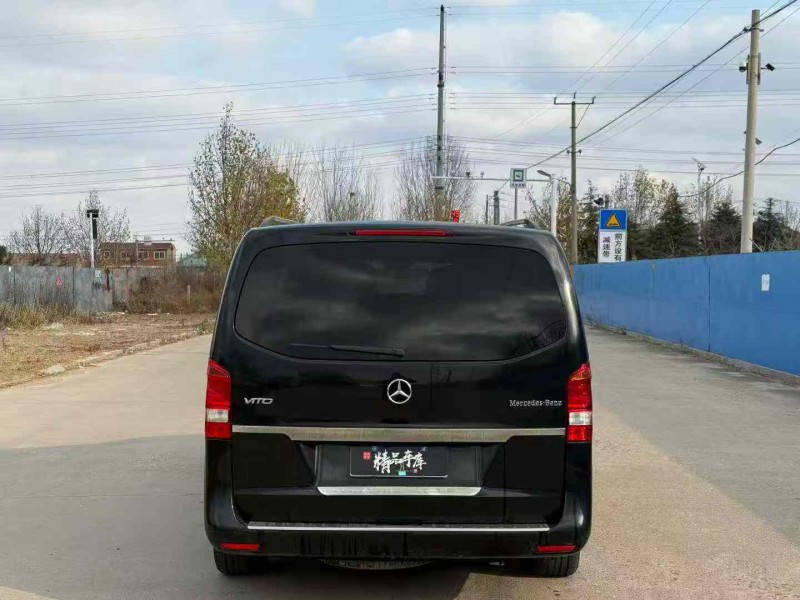 青岛18年奔驰威霆9