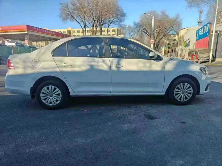 包头21年大众桑塔纳4