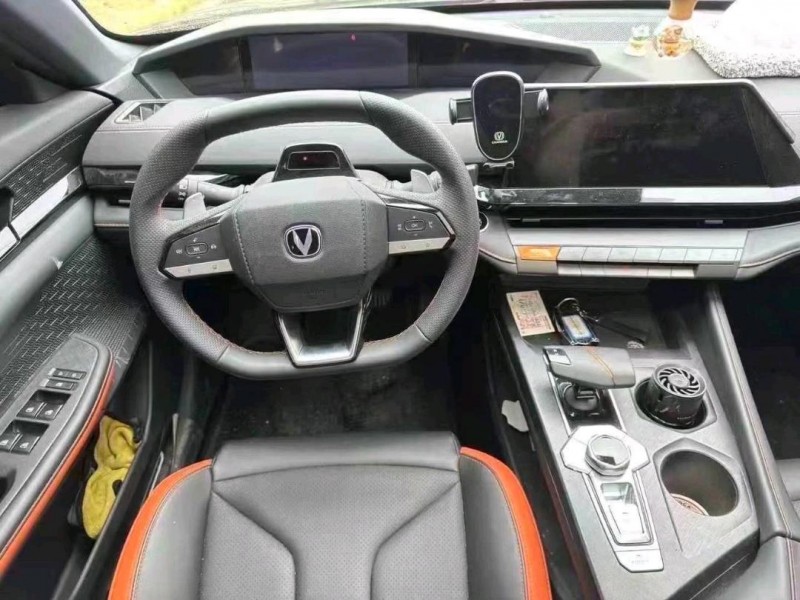 广州25年长安汽车UNI8