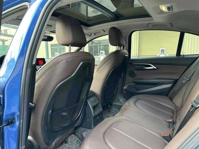 中山19年宝马1系5