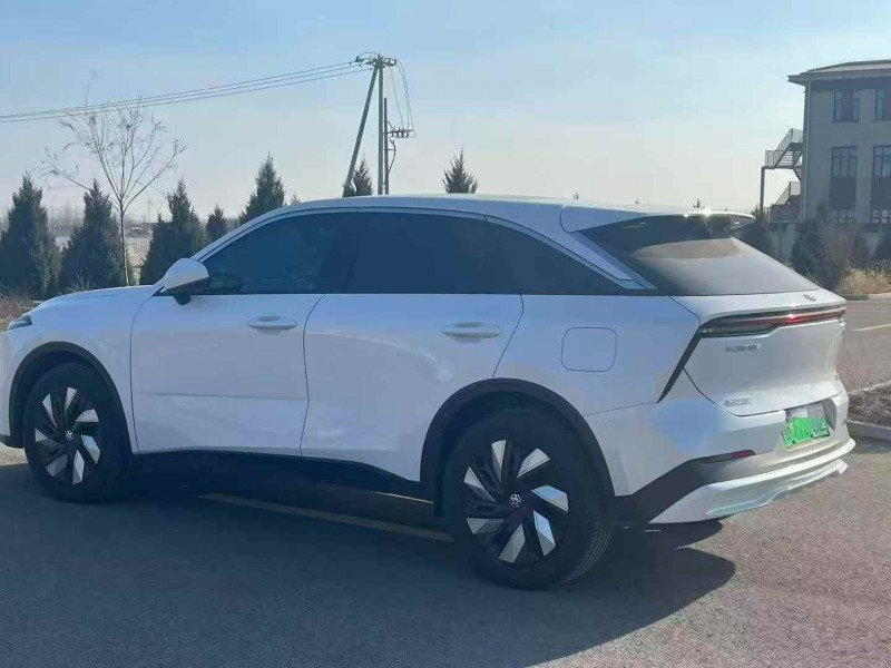 东营25年启辰大V8