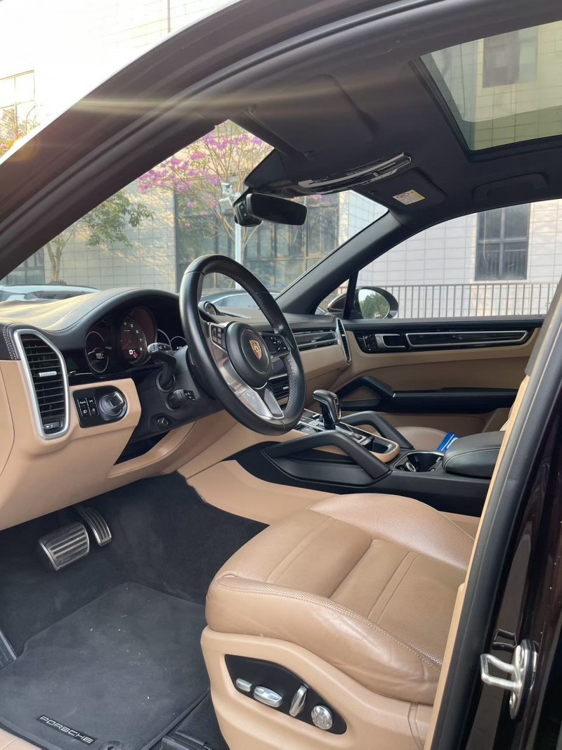 佛山19年保时捷卡宴4