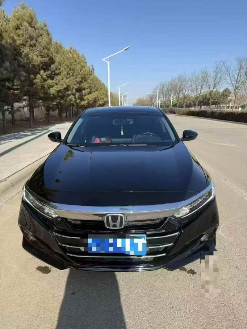 赤峰23年本田雅阁1