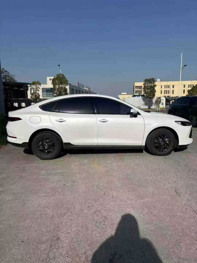 襄阳25年比亚迪秦5