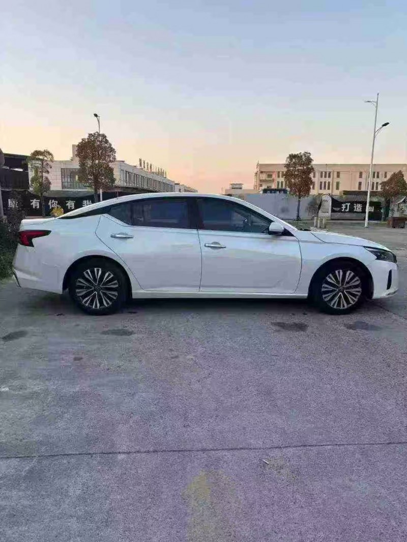 襄阳23年日产天籁8