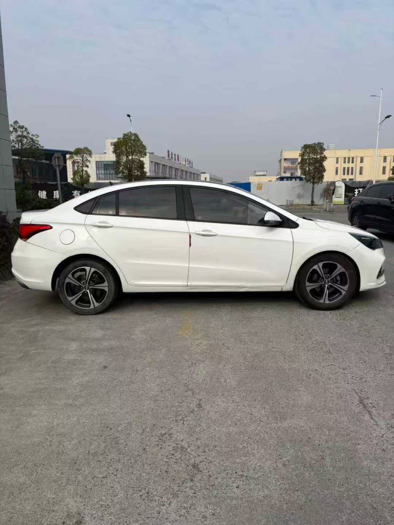 襄阳20年奇瑞艾瑞泽8