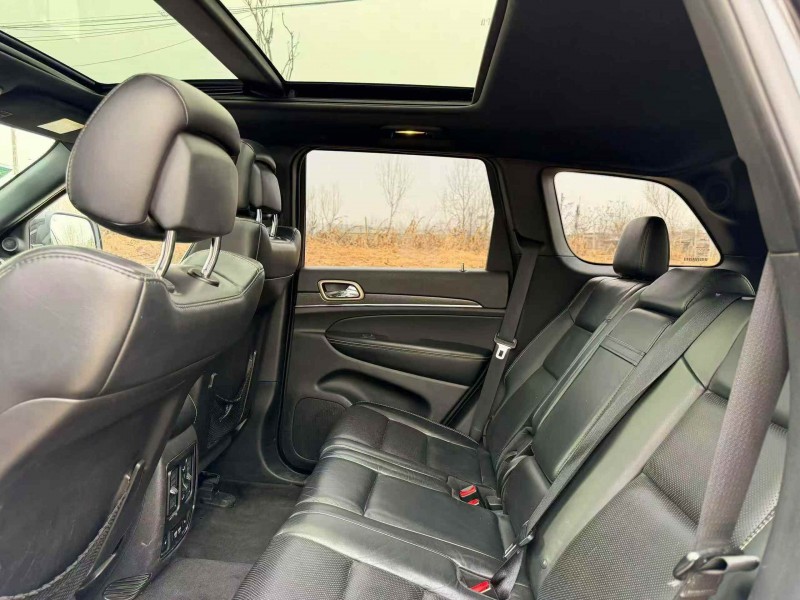 唐山16年Jeep大切诺基6