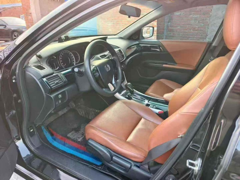 济宁19年本田雅阁5