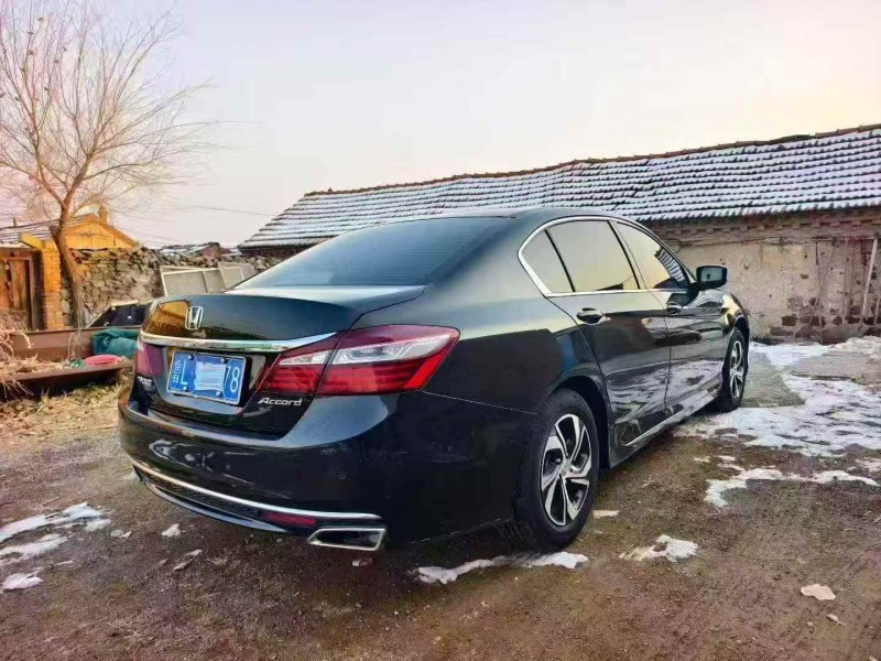 济宁19年本田雅阁8