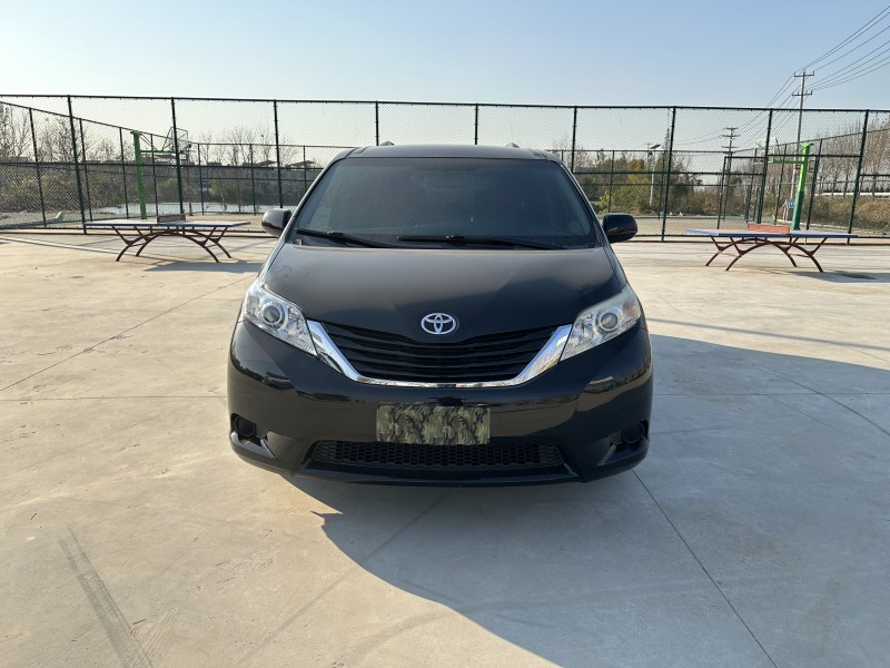 徐州16年丰田塞纳1